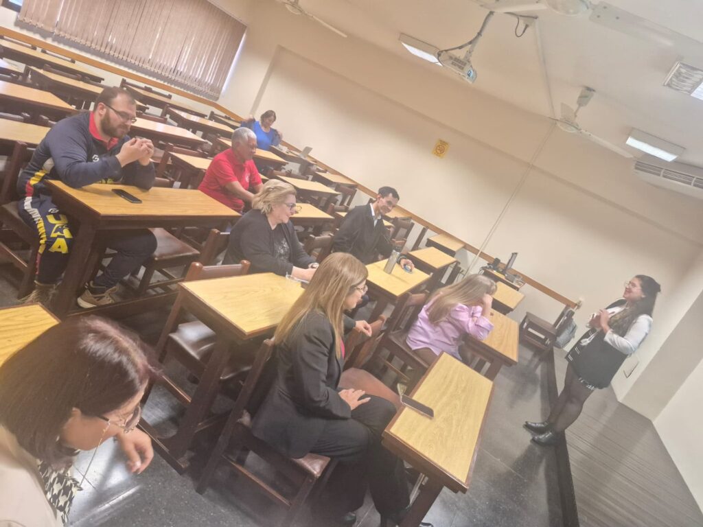 Diana Silva Fuentes, profesional de la Unidad de Innovación Docente de DACID, impartió un taller sobre metodologías activas de enseñanza-aprendizaje durante su pasantía en la Universidad Autónoma de Asunción, Paraguay.